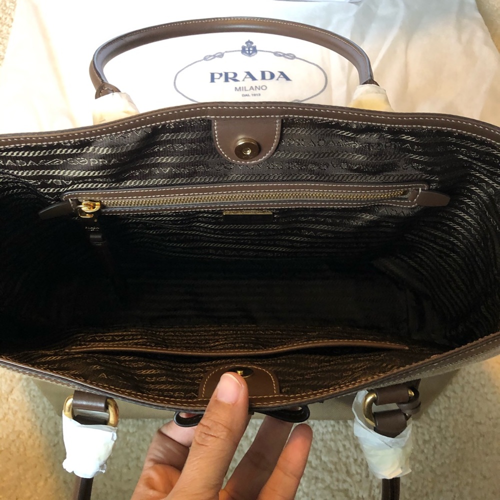 Authentic PRADA - Picture 2 of 6